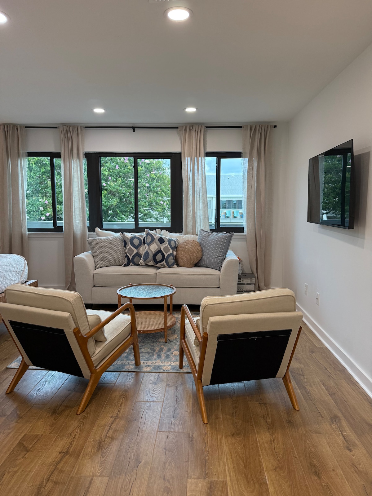 Successful Airbnb property: 30A Condo w/Beach & Pool Access in Crestview / Fort Walton Beach / Destin
