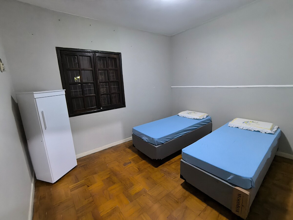 Cama individual y se convierte en pareja