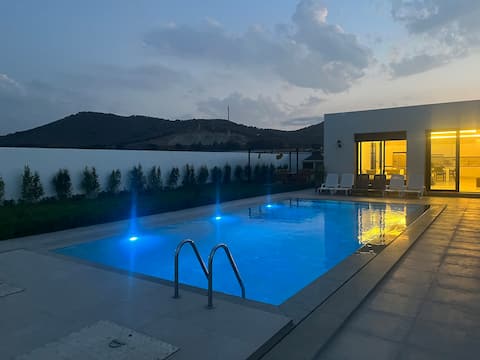 Villa with Finnish sauna and a heated pool