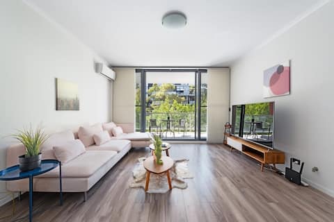 Zetland 2Bed 2Bath Apt + Parking 3km to CBD