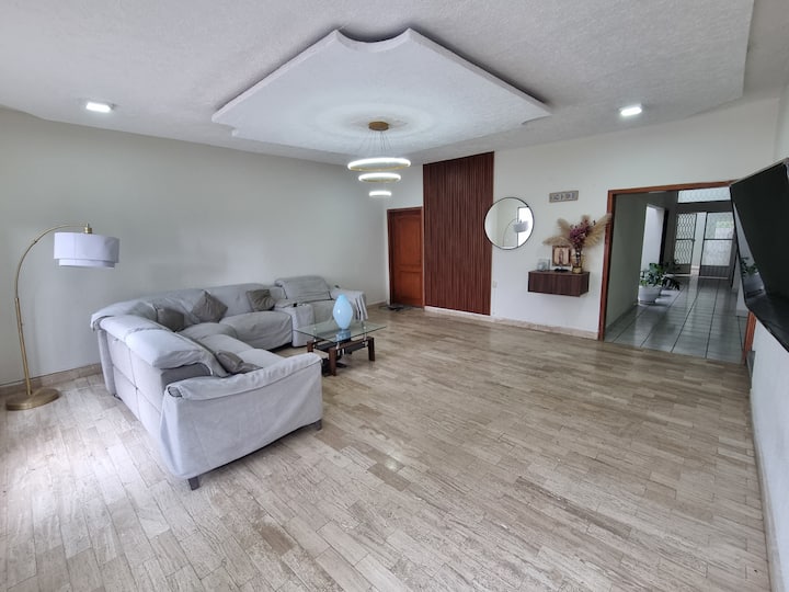 Casa Amplia, Con Buena Ubicación - Tuxtla Gutiérrez