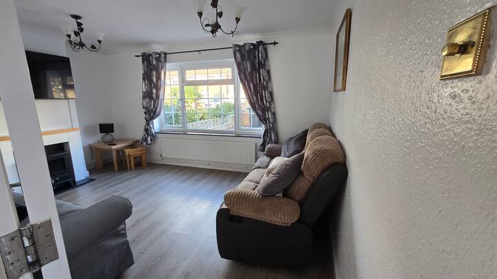 Spencer | Coastal Town 4 Bed Semi Slp 8 - Fareham