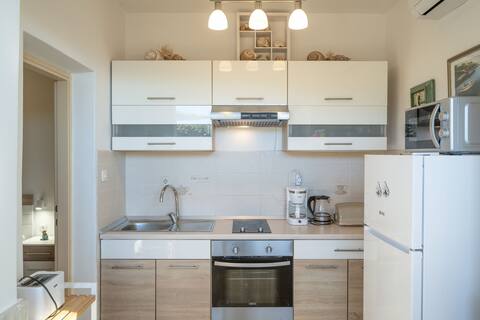 Top performing Airbnb: Sea breeze- Apartman Ranko 01 in Čara