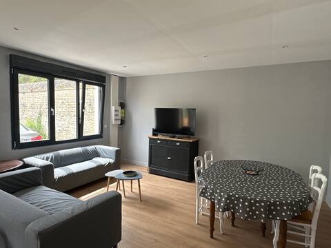 Popular Airbnb listing: Waterfront house with garden and parking. in Luc Sur Mer