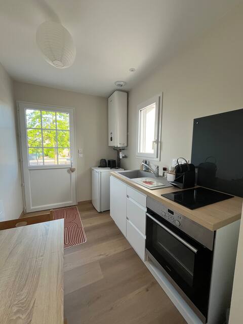 Top Airbnb: Independent studio with equipped kitchen, terrace à Les Sables D'olonne
