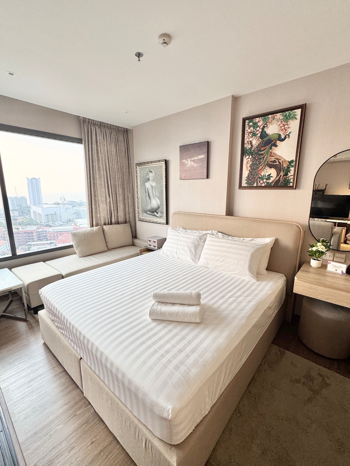 Luxury Sky Condo thumbnail 8