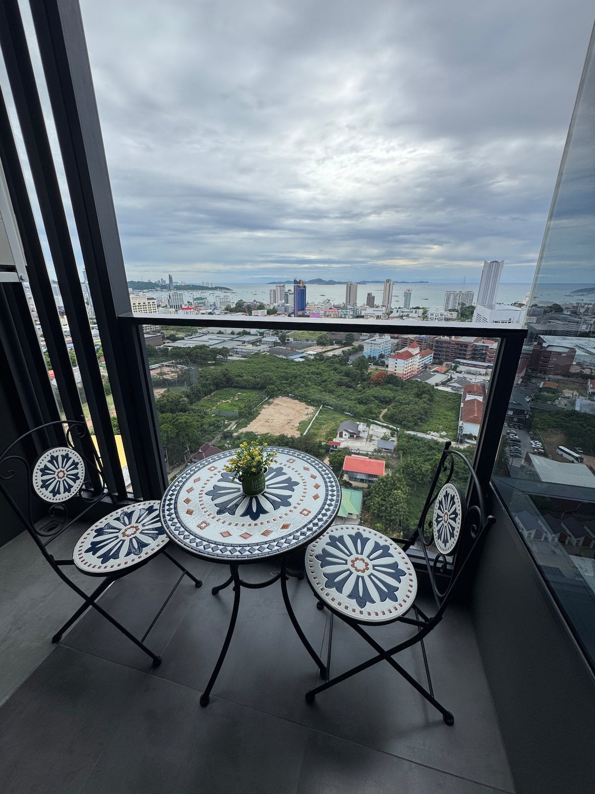 Luxury Sky Condo thumbnail 10