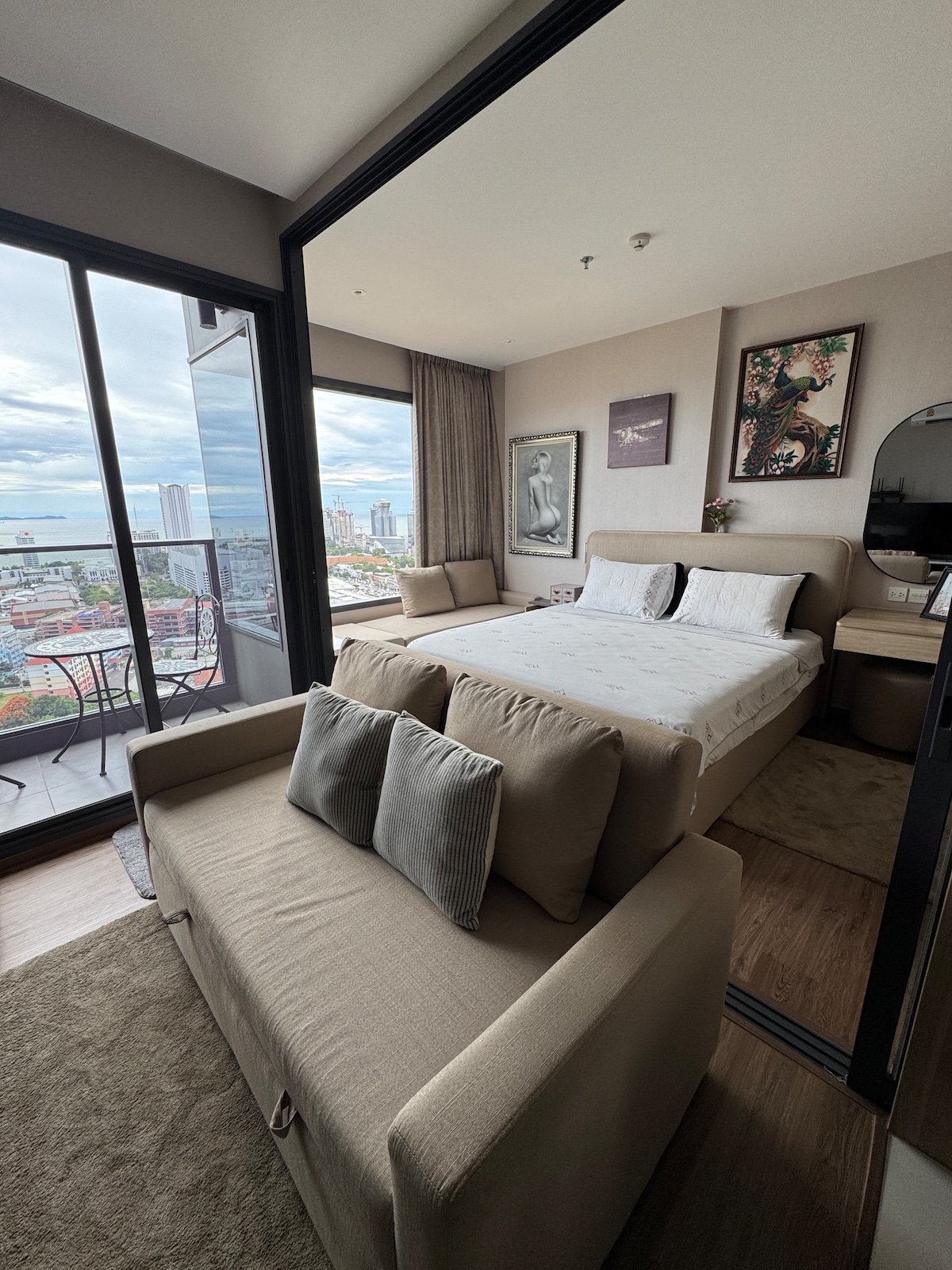 Luxury Sky Condo