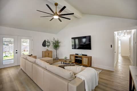 Popular Airbnb listing: Austin 4BR: Outdoor Oasis & BBQ in North Lamar Rundberg