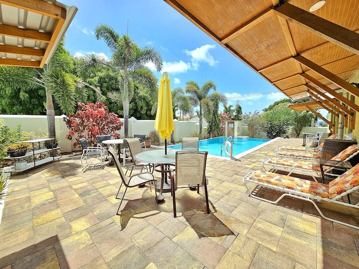 Gloria's Retreat
3 Bed/4 Bath Ac Pool Wifi Bbq - Barbados