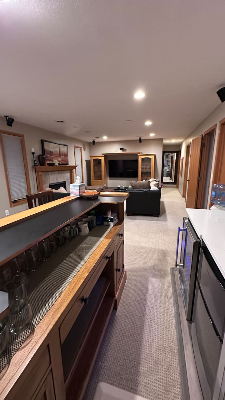 A Private Space To Relax For A Small Group - Maple Grove, MN