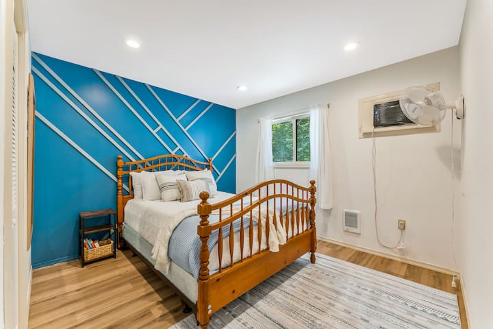 Брачна спална соба која се наоѓа на 2 кат