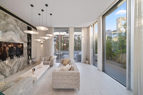 Luxury New Villa & Heated Private Pool by FeelHome