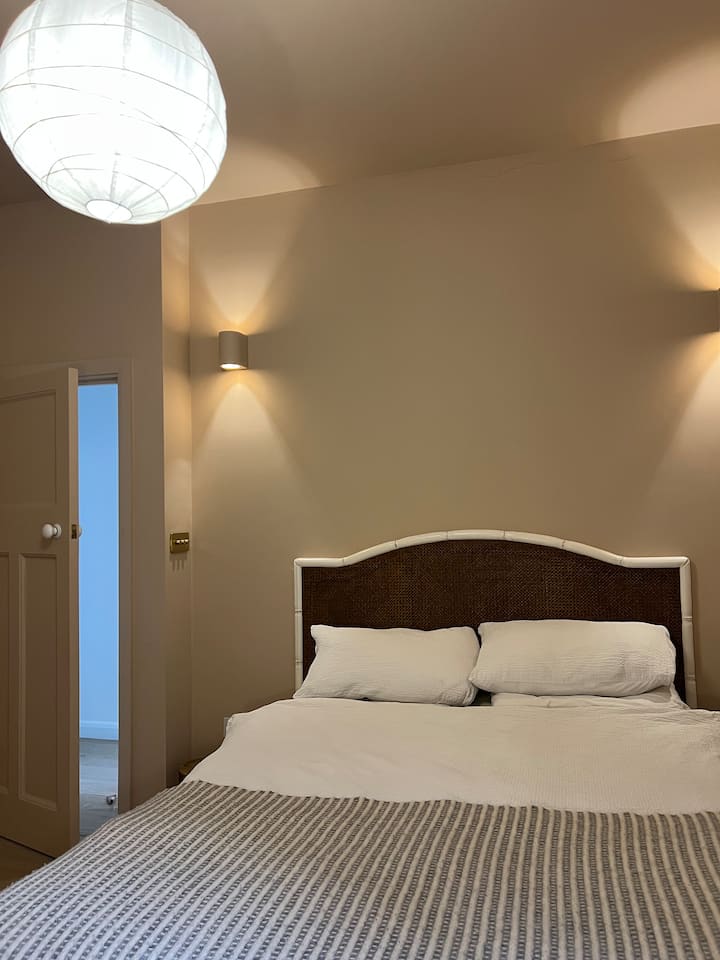 หมอนขนนกและผ้านวมขนนกพร้อมผ้าฝ้ายหรูหรา 