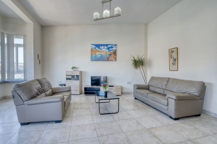Seafront Yacht View Valletta View, 200m2 Apartment - Valletta