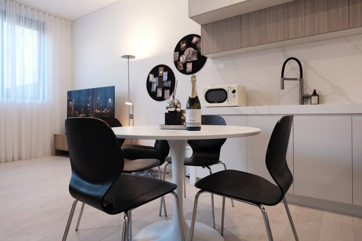 'Vinyl' · 1-BR Apt in Burwood near OlympicPark/CBD