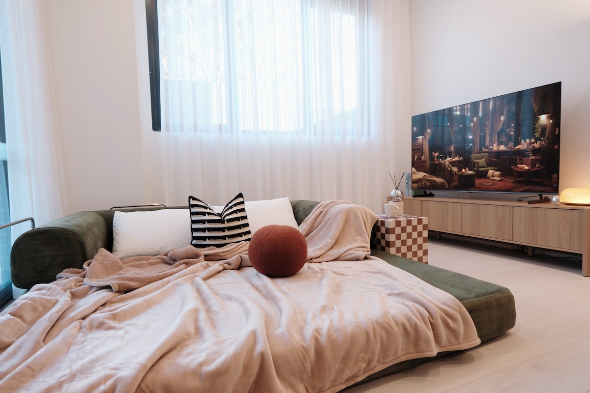 'Vinyl' · 1-BR Apt in Burwood near OlympicPark/CBD
