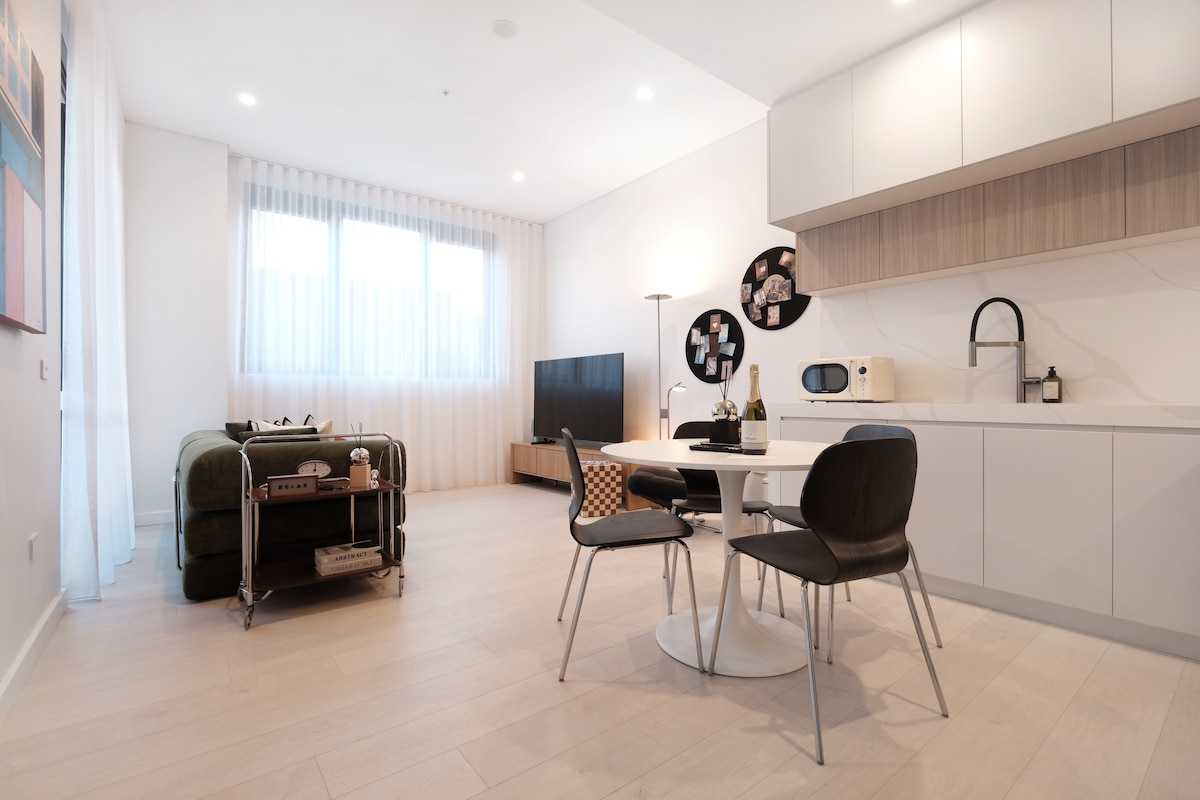 'Vinyl' · 1-BR Apt in Burwood near OlympicPark/CBD