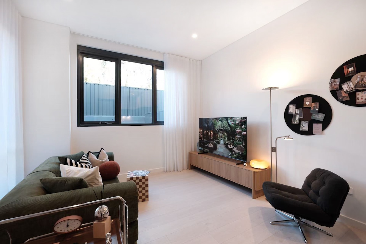 'Vinyl' · 1-BR Apt in Burwood near OlympicPark/CBD