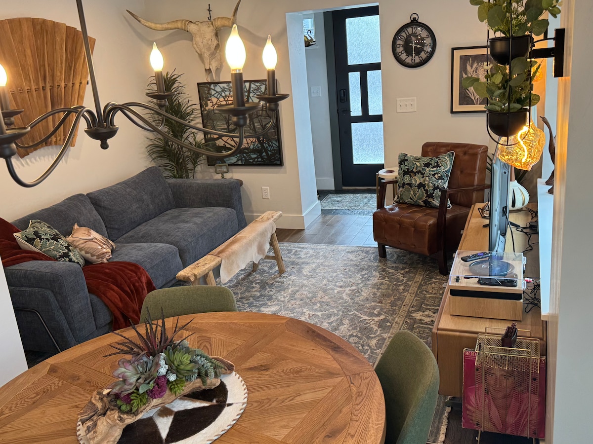 Popular Airbnb listing: Chic New 2BR Oasis Modern Finish in Helena