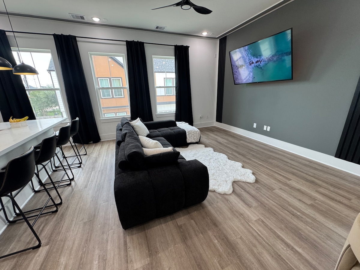 Popular Airbnb listing: Stylish Ultra-modern in Spring Branch/Memorial in Spring Branch Central