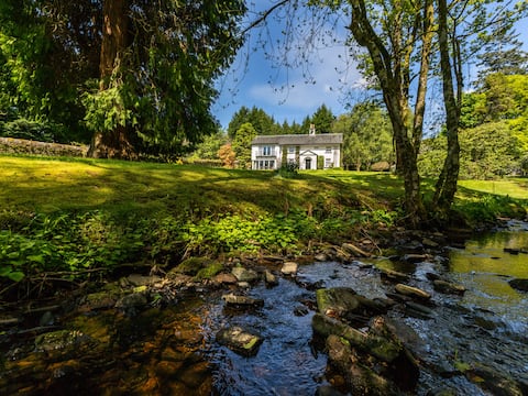 Magnificent house with Stunning Private Garden