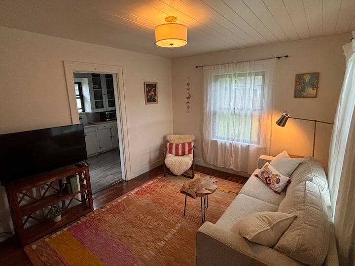 Charming Cottage - Big Lake, WA