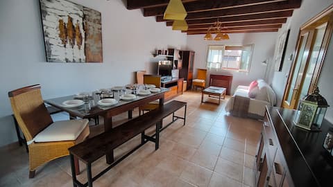 Anuncio de Airbnb popular: Anjara House. Chalet with garden, playground and BBQ. en Suances