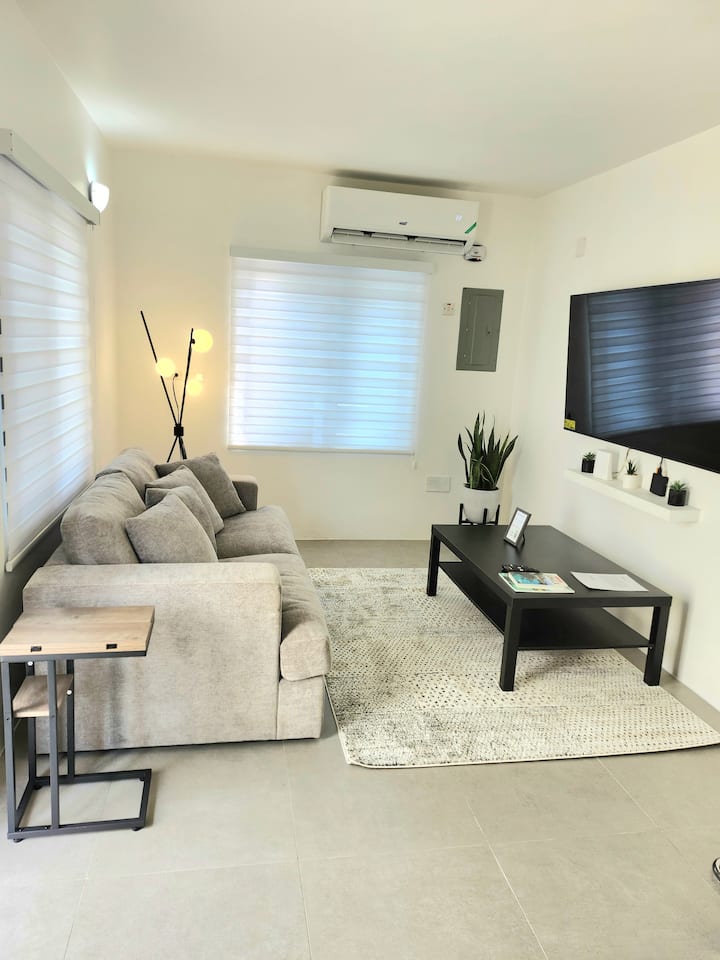Modern 1 Bedr Apt Poolside @ Abia - ジャマイカ キングストン