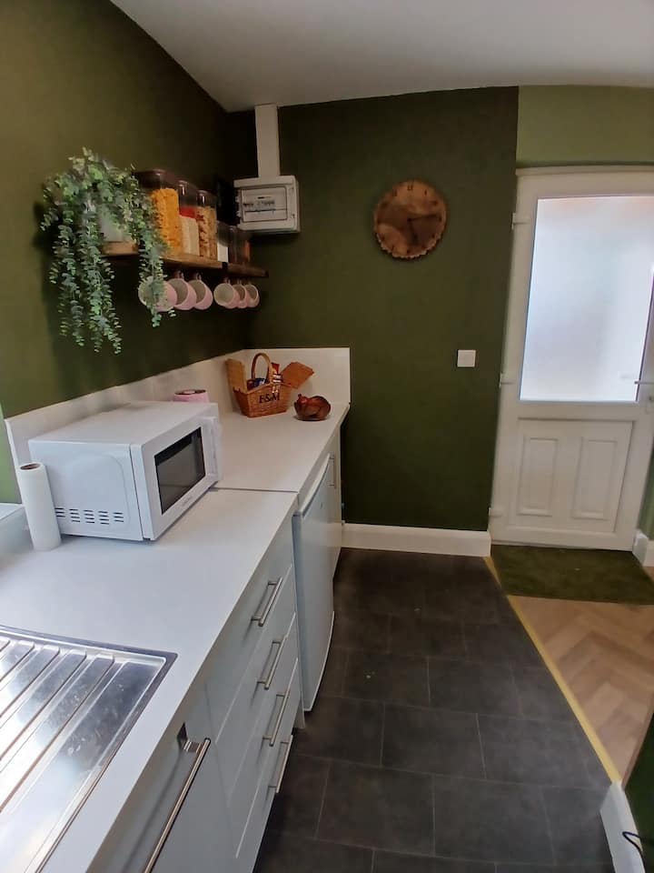 The Green Room
Studio Apartment - Knock