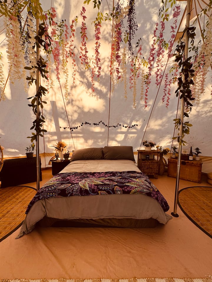 Enchanted Yurt Retreat – Fairy Dust Magical Vibes - Missouri