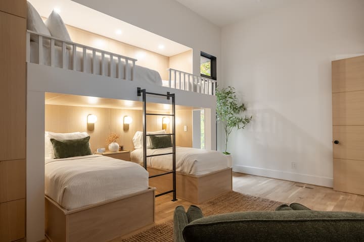 Bunk room - Features (2) Twin beds, (1) Full Bed