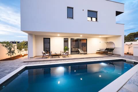 Luxury Villa Zara365