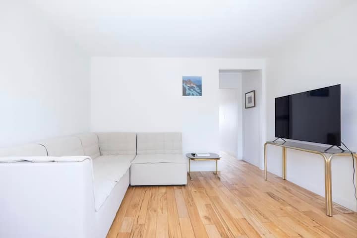 2bdr Home With Mountain View Near Main & Fraser - Vancouver