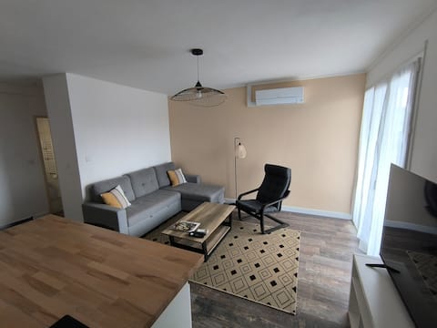 Top Airbnb: Cozy apartment. à Prés D'arènes