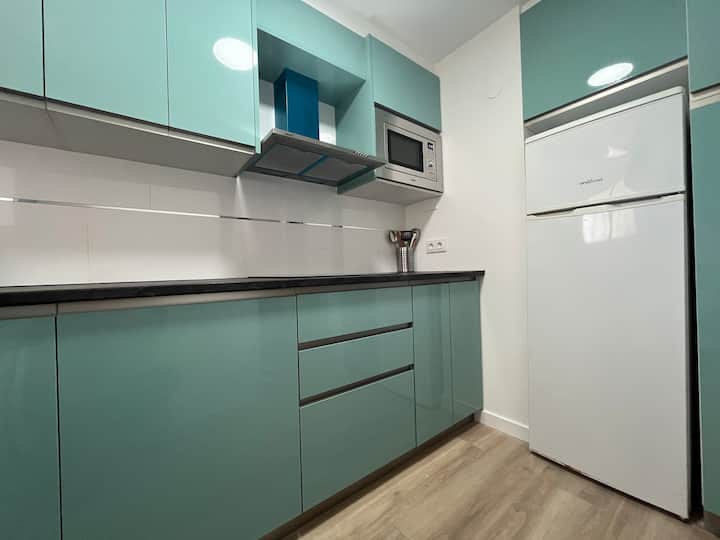Apartamento Con Piscina. - Tarragona, España