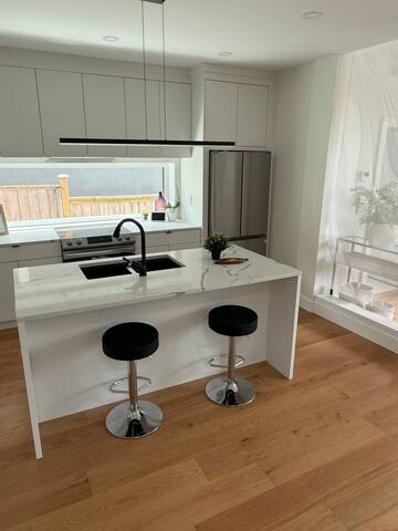 Roger & May’s Cabin gallery image 3