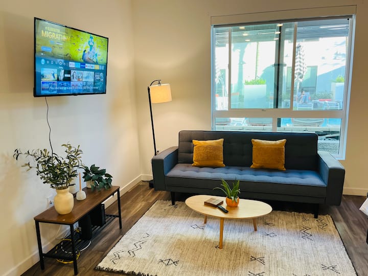 Paradise Gateway| Heart Of Hollywood | Freeparking - Los Angeles, CA