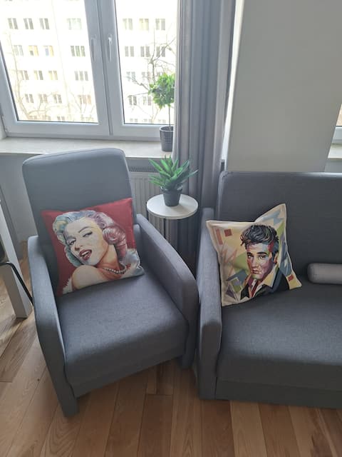 Popular Airbnb listing: Warsaw Mokotów Metro Racławicka 5* balcony view! in Mokotów