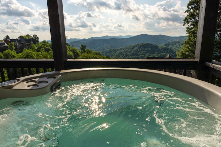 4,300ft Mountain Chalet | Sauna & Views - Houses for Rent in Mars