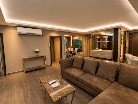 Luxury Condo/Three Bedrooms/Oversized Living Room/Chiang Mai Night Market/E31