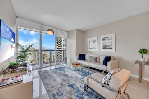 Successful Airbnb property: High Floor Condo Icon Brickell•Bay&Pool view•5*SPA in Brickell Village