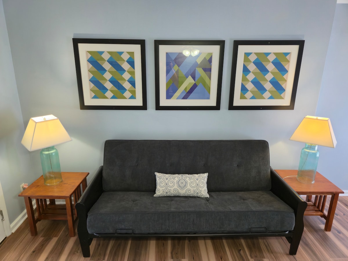 Top Airbnb: Candies Retreat in Cleveland
