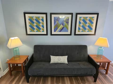 Top Airbnb: Candies Retreat in Cleveland