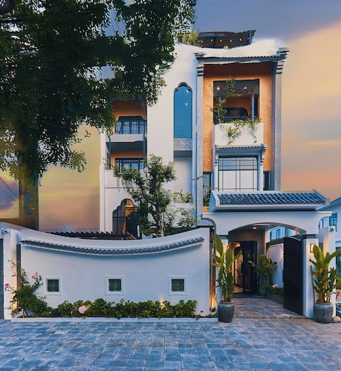 Luxury 6BR Villa w/ Pool/Karaoke