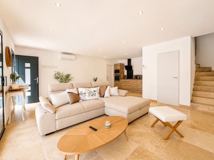 Maison En Provence
Avec Piscine Privée Chauffée - Provence-Alpes-Côte d'Azur