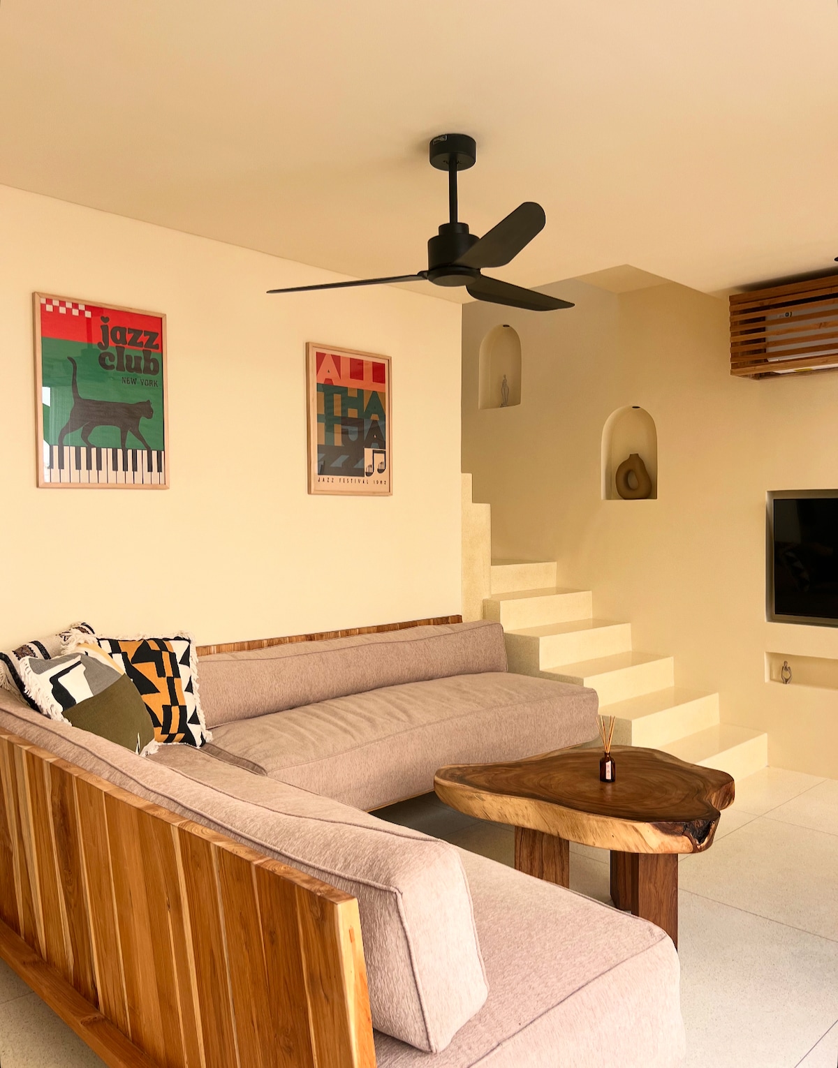 Villa in South Kuta · 2 bedrooms · 2 beds · 2.5 private baths, comparable Airbnb
