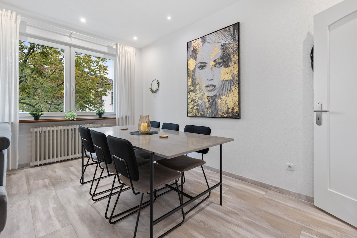 amplio comedor en la sala de estar