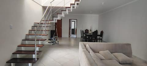 Popular Airbnb listing: Quiririm Townhouse with barbecue grill/Wi-Fi Taubaté São Paulo in Taubaté