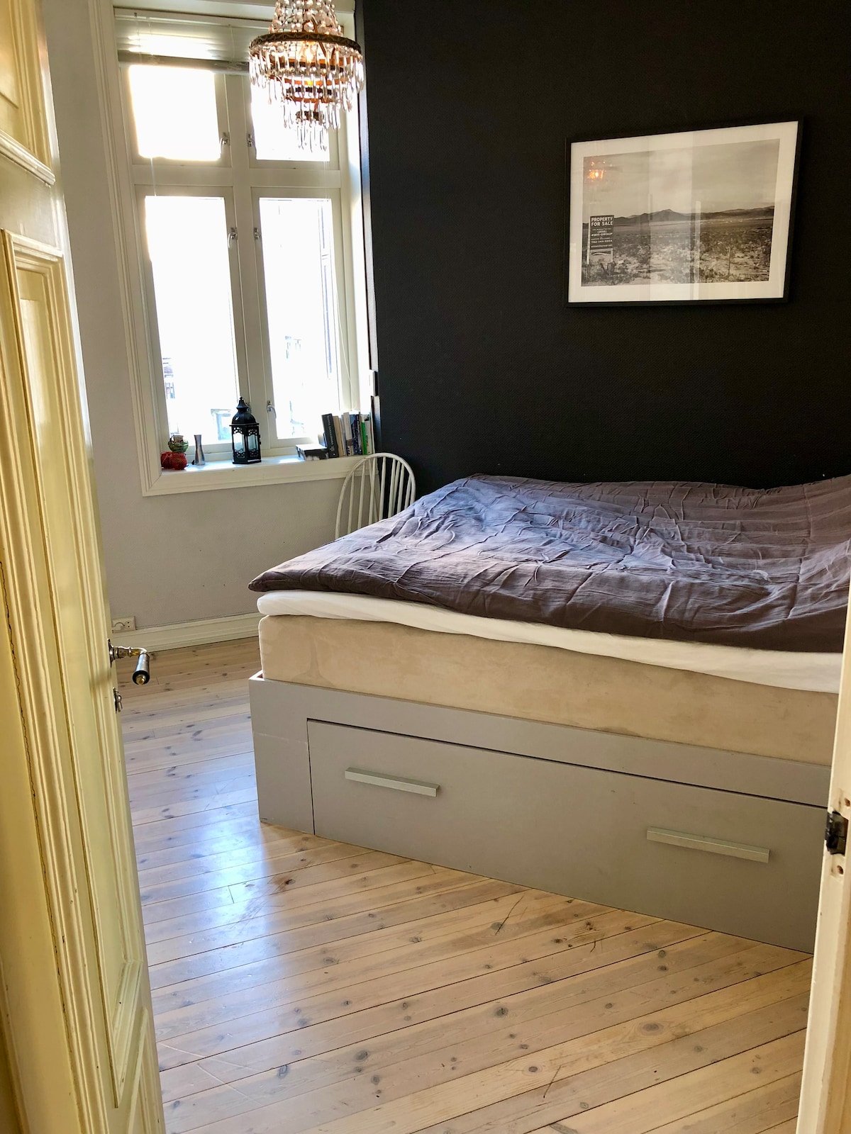 1 manželská posteľ 180 x 200 cm